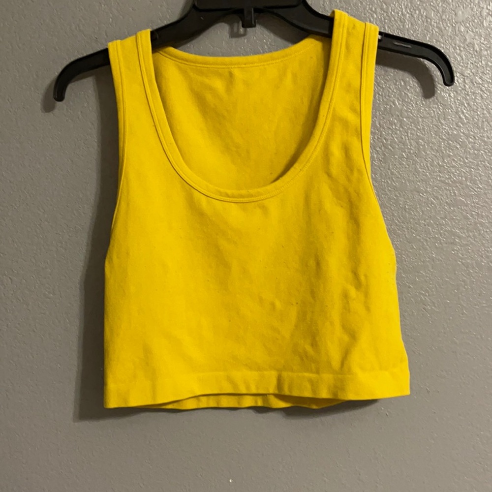 tank top / crop top